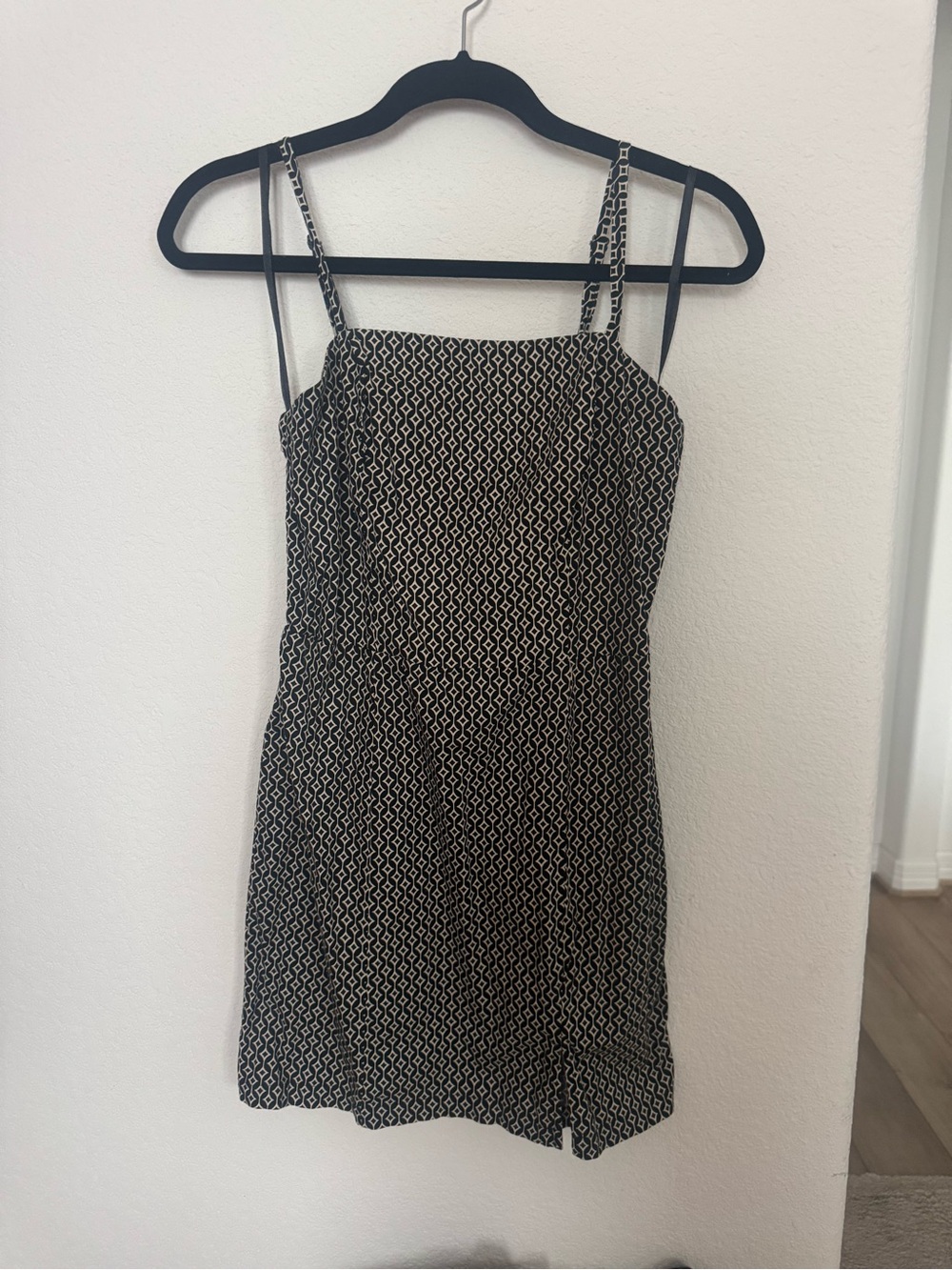 Monteau Black & White Geometric Print Spaghetti Strap Mini Dress⁠